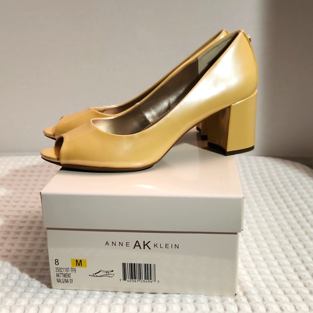 Anne Klein Pale Yellow Patent Leather Pumps